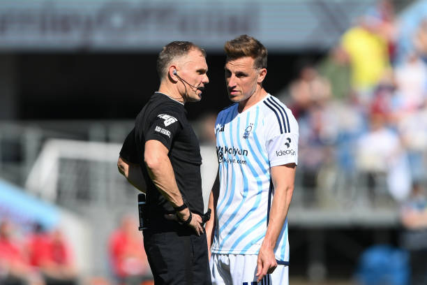 僅是同事或 僅是同事或